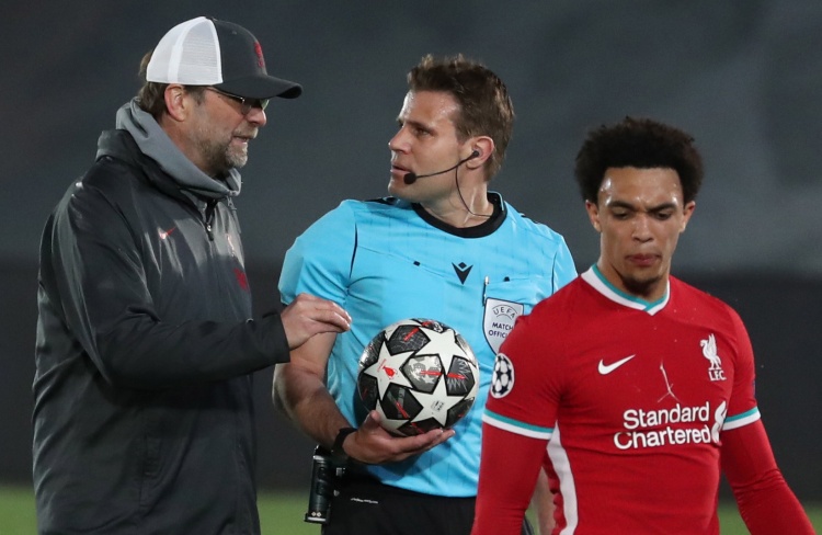 德甲前瞻：斯图加特欲报一箭之仇，拜仁防线需提升专注度（德甲前瞻：斯图加特力拼复仇，拜仁后防需提高注意力）