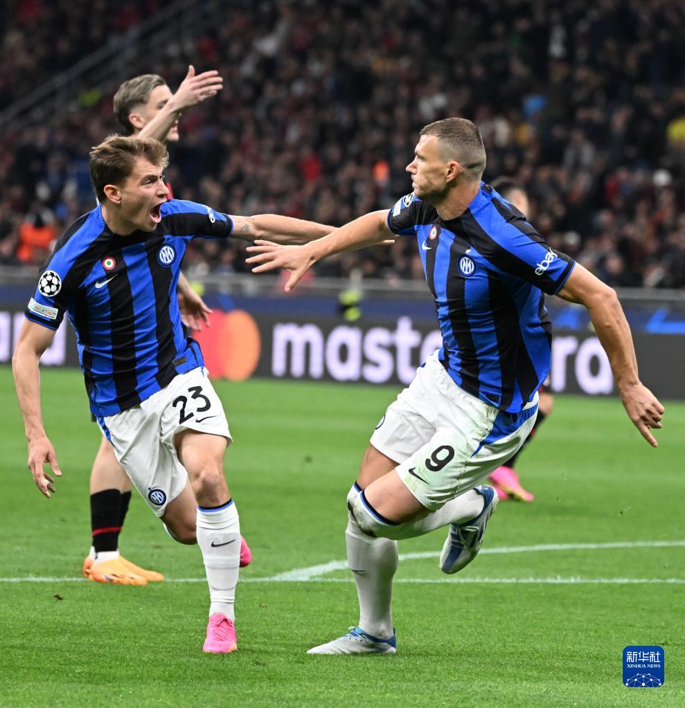 曼联错失良机，西汉姆联打击与英超联赛影响（曼联挥霍良机，西汉姆重击引发英超连锁反应）