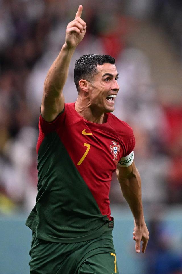 狼队14轮仅积2分排名英超垫底，上赛季曾双杀曼联（从双杀曼联到14轮仅2分：狼队跌至英超末席）