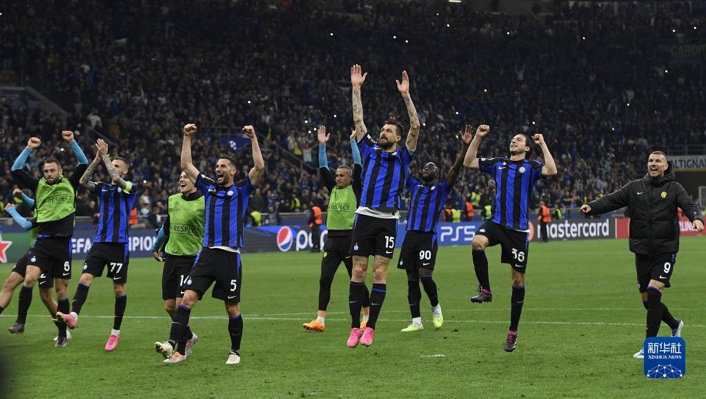 雷斯：我特别喜欢MSN时期的巴萨；最大梦想是赢欧冠或世界杯（雷斯：最爱MSN时代的巴萨，终极目标是夺得欧冠或世界杯）