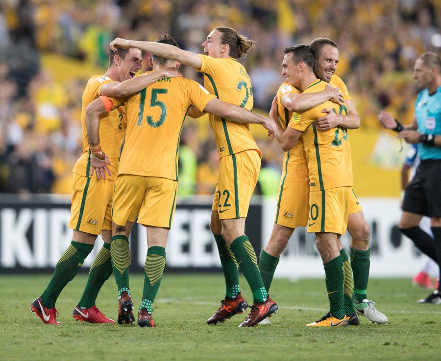 弗兰克·桑切斯与小理查德·托雷斯将进行重量级拳王资格赛，双方已达成协议，但进展缓慢。