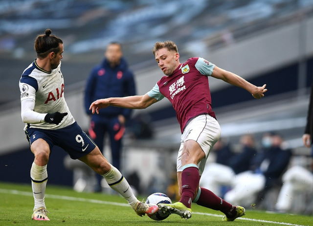 巴西甲战报：阿尔贝托双响，德佩建功，科林蒂安3-1圣保罗（巴甲快讯：阿尔贝托梅开二度，德佩破门，科林蒂安3-1力克圣保罗）