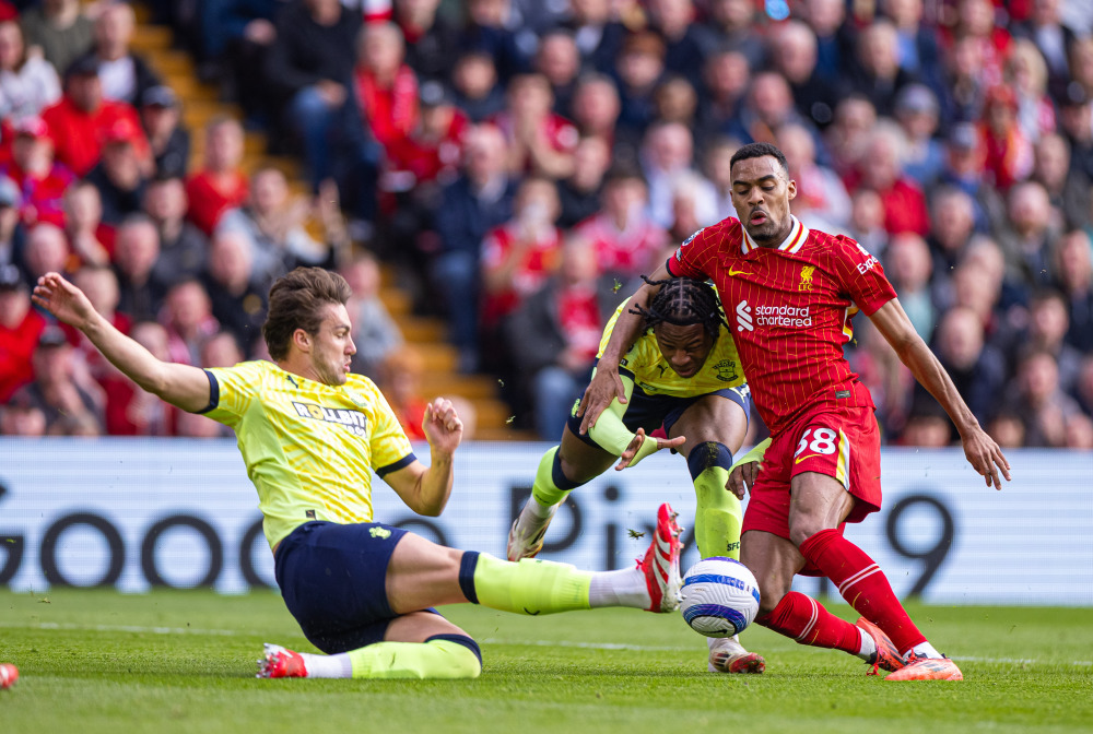 篮球湖人官宣老将复出，防守端迎来补强