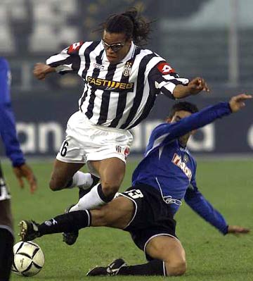 北青：足协将择期安排邵佳一上任发布会；国足恐最早明年初重组（北青：足协拟择期举行邵佳一就任发布会，国足或最早于明年初重组）