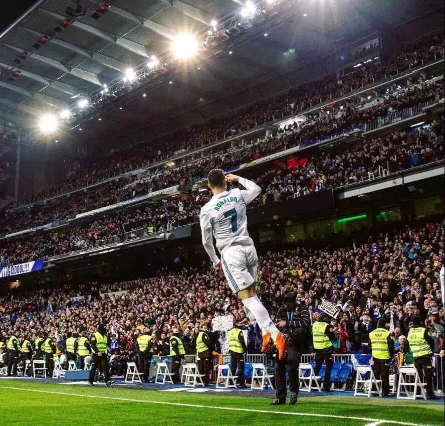 土媒：加拉塔萨雷欲4000万欧引进卢克曼，奥斯梅恩当说客（土媒称加拉塔萨雷拟以4000万欧求购卢克曼，奥斯梅恩出面游说）