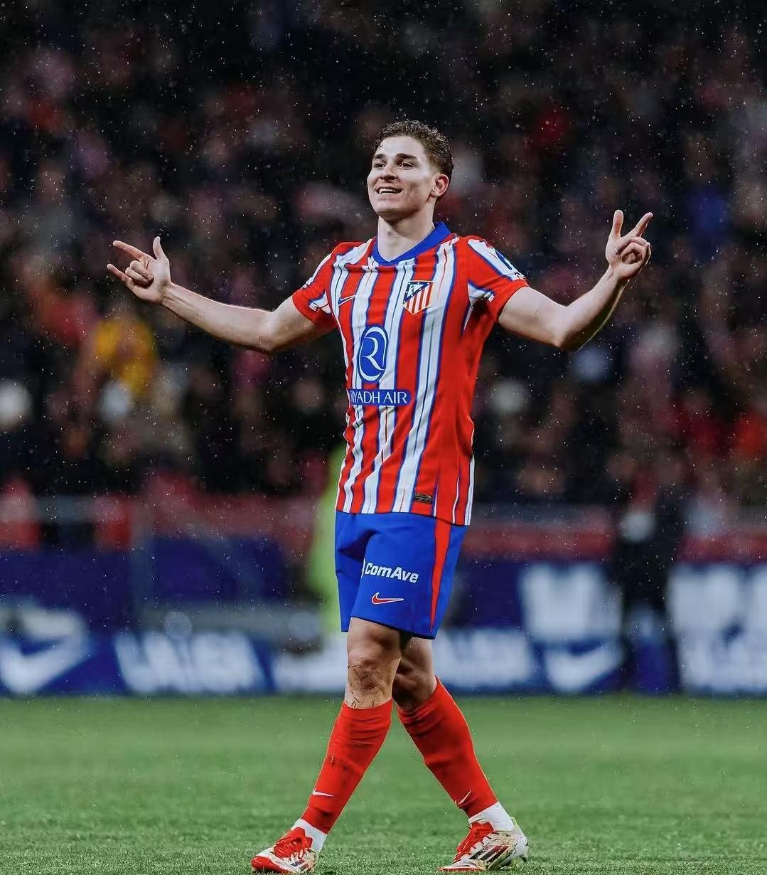 6场贡献9球1助攻，卡扎伊什维利当选中超9／10月最佳球员（6战斩9球送1助，卡扎伊什维利荣膺中超9-10月最佳球员）