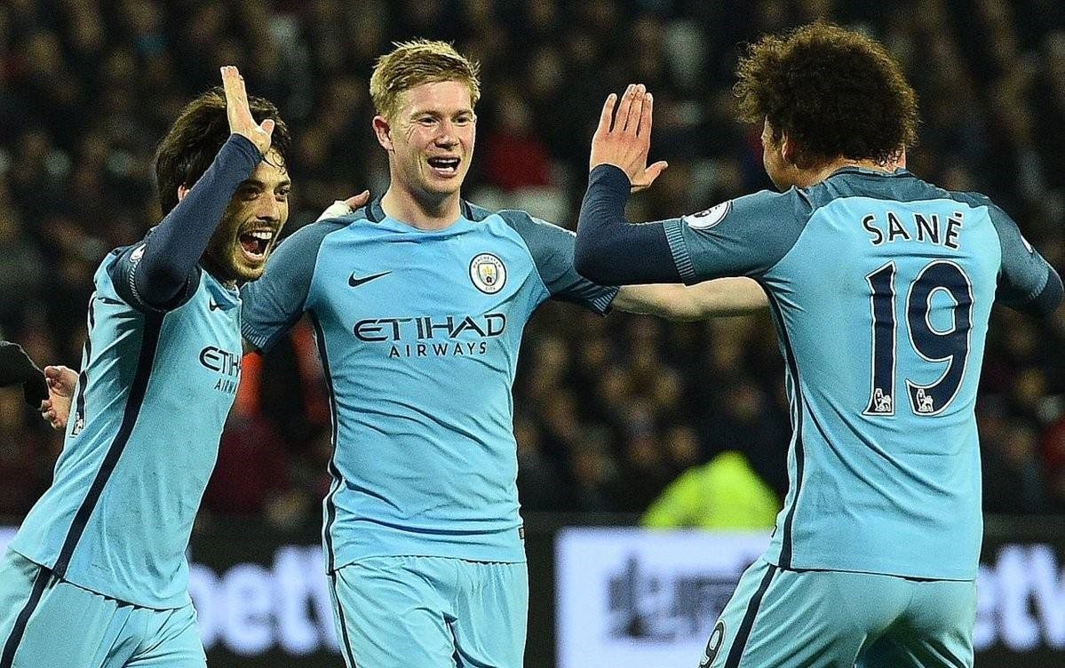 时隔34年维京队再夺挪超冠军，球迷冲入球场内疯狂庆祝