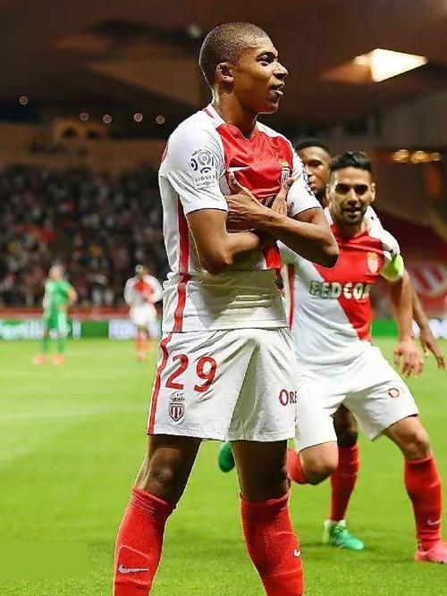 本赛季苏超最佳阵容：冠军泰州队1人入选，亚军南通队3人在列