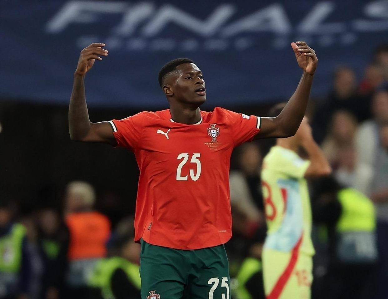 篮球火箭队内训练强度提升，新战术曝光