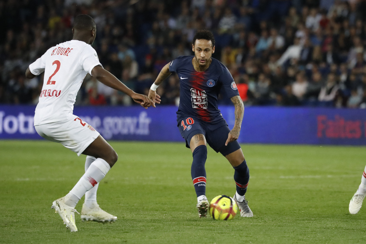 他才是真冤！基耶萨近3场只踢4分钟，但本赛季出战384分钟已贡献2球3助（真委屈！基耶萨近3战仅踢4分钟，却在本季384分钟里已交出2球3助）