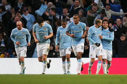 东体：足协曾考虑年初组织国足冬训，届时主教练也一并亮相（东体：足协曾计划在年初组织国足冬训，主教练将同期亮相）