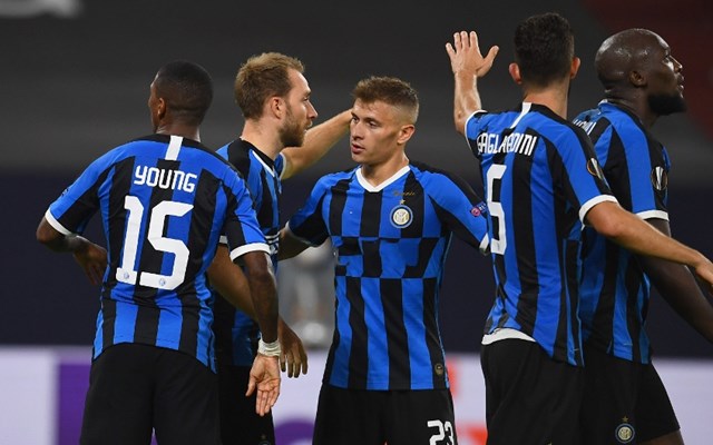 1、据《图片报》消息，沙尔克希望在一月份引进一名...（图片报：沙尔克计划在一月份引进一名...）