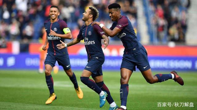 阿德莱德联官方：古德温在场边默默支持着队友们（阿德莱德联官宣：古德温场边观战，低调为队友打气）