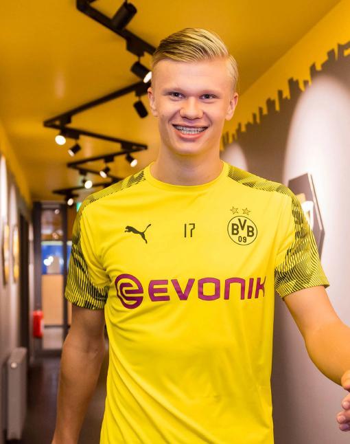 篮球湖人主力球员场上状态火热