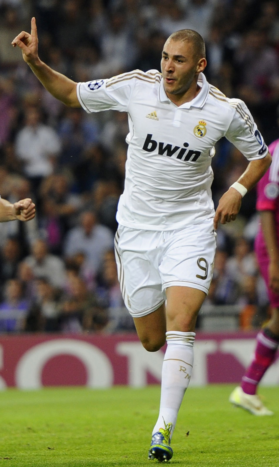 中超赛季刚落幕，成都蓉城连传三喜，明年争冠希望大增（中超刚收官，成都蓉城三喜临门，来年冲冠更有戏）