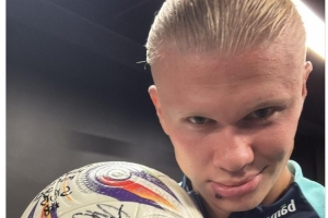 曾引起争议，西安国际足球中心草坪已重新铺设，明年3月达标（曾引发争议的西安国际足球中心草坪已完成重铺，预计明年3月达标）