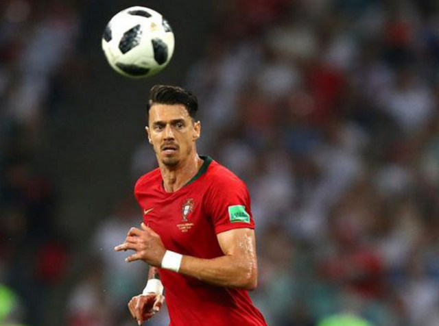 篮球湖人全队配合默契提升