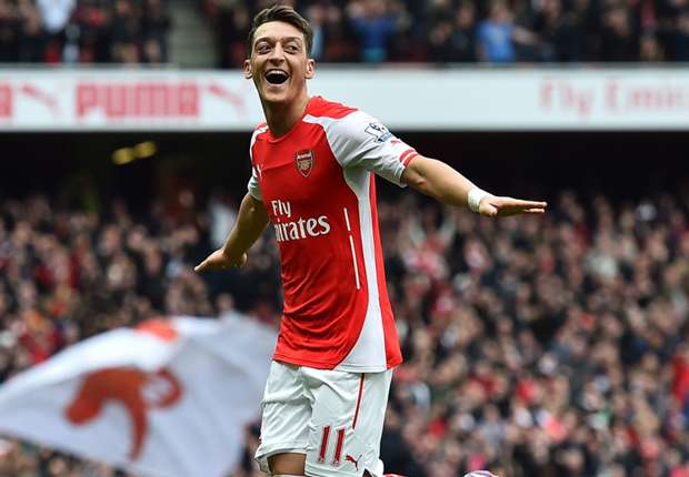 萨拉赫无缘利物浦欧冠名单，斯洛特称俱乐部必须作出回应；此前萨拉赫因未首发炮轰球队（萨拉赫落选利物浦欧冠名单，斯洛特称俱乐部须给出回应；其此前因未获首发公开抨击球队）